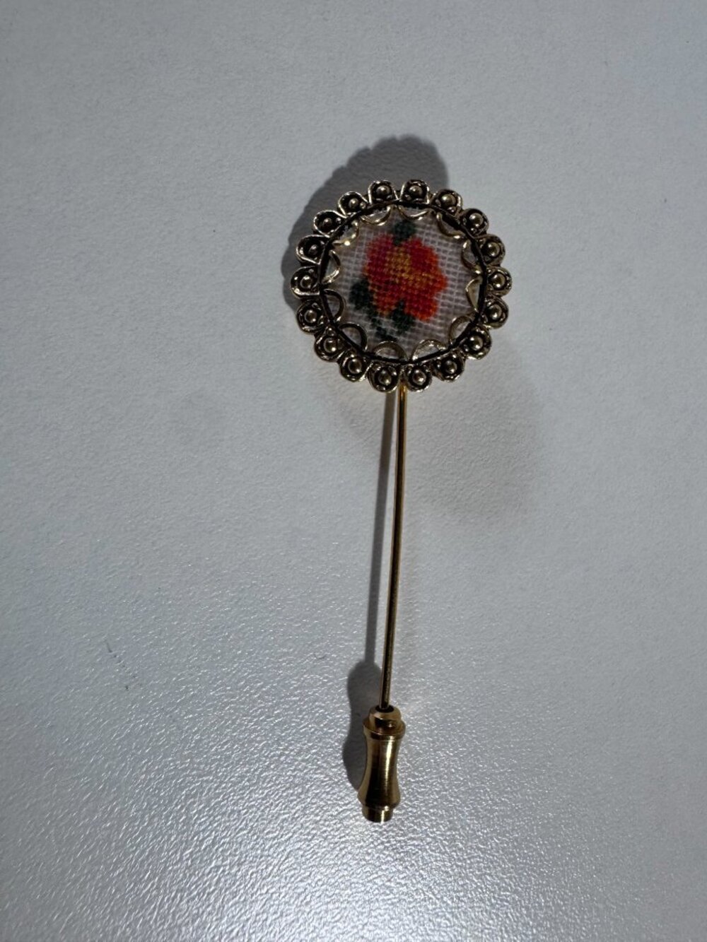 Vintage Needlepoint Rose Stick Pin Brooch Gold Tone Floral Lapel Pin Cottagecore - Picture 2 of 5